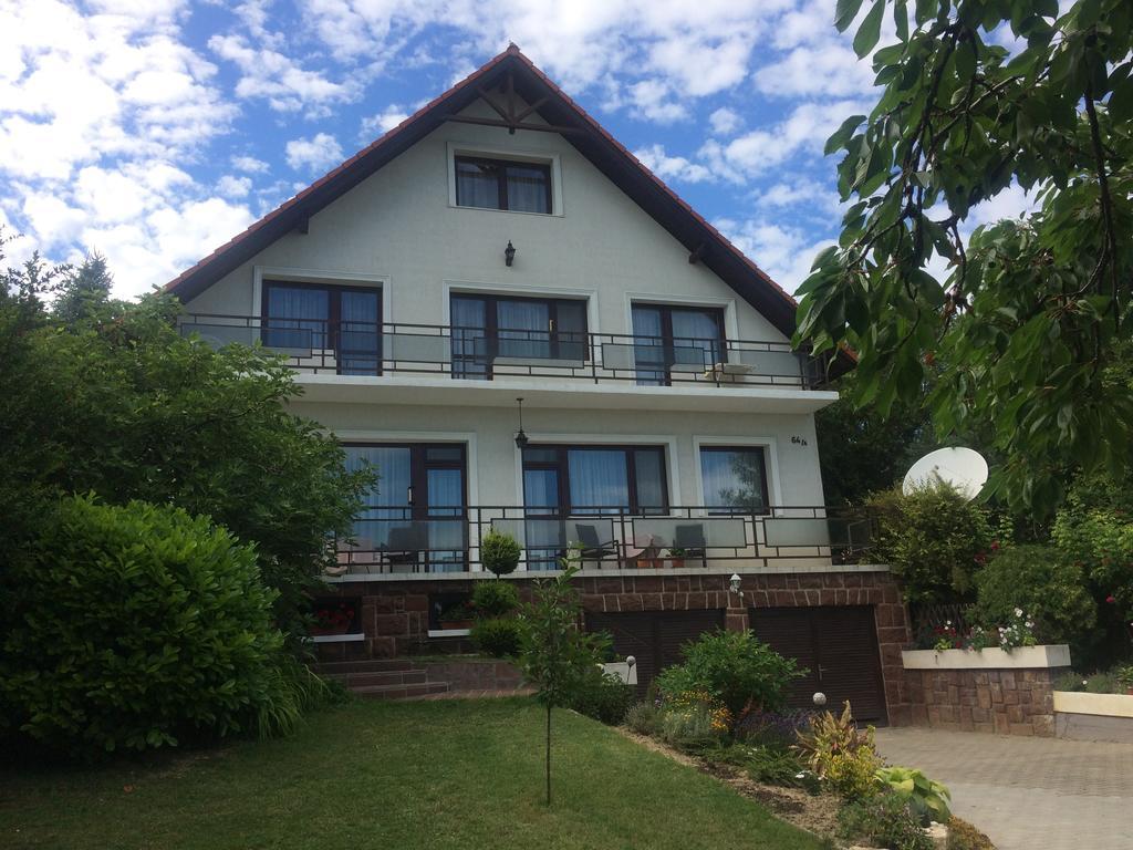 Barcza Vendeghaz Hotel Balatonfüred Екстериор снимка