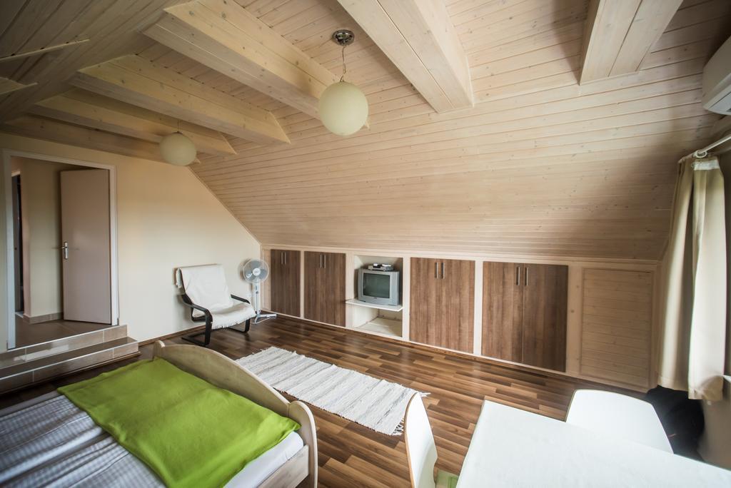 Barcza Vendeghaz Hotel Balatonfüred Екстериор снимка
