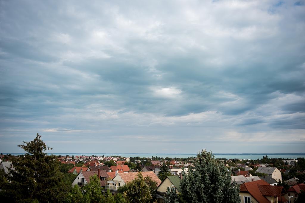 Barcza Vendeghaz Hotel Balatonfüred Екстериор снимка